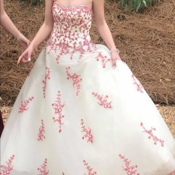 White Prom dress ball gown with red detail!! - Picture 3 of 3